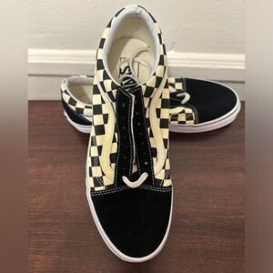 Vans Men's Black and Cream Old Skool Checkerboard Shoe size 9, new